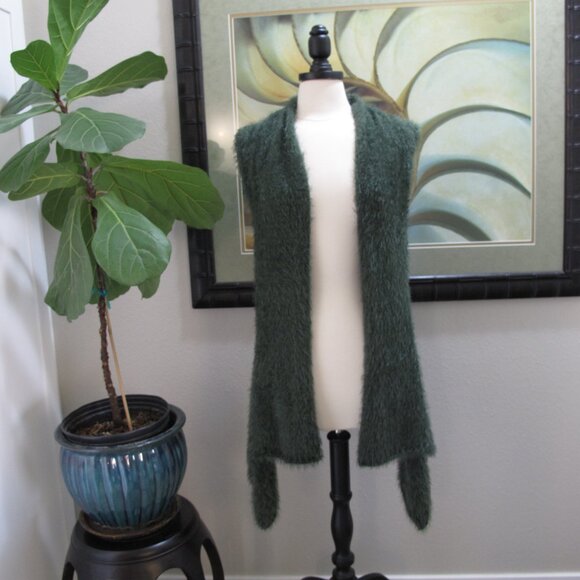 ESCIO Green Fuzzy Crotchet Back Vest - Picture 6 of 8